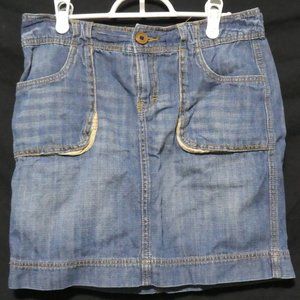 TOMMY HILFIGER size 4, denim skirt, mint condition